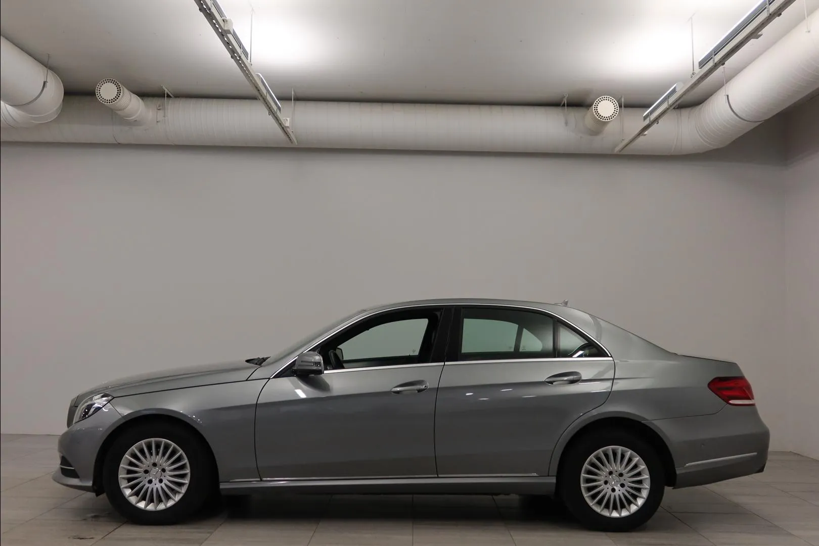 MERCEDES-BENZ E GLN-751 carousel image