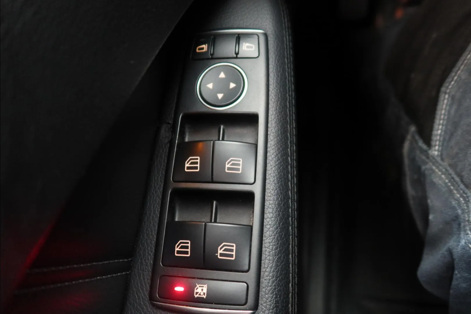 MERCEDES-BENZ E GLN-751 carousel image