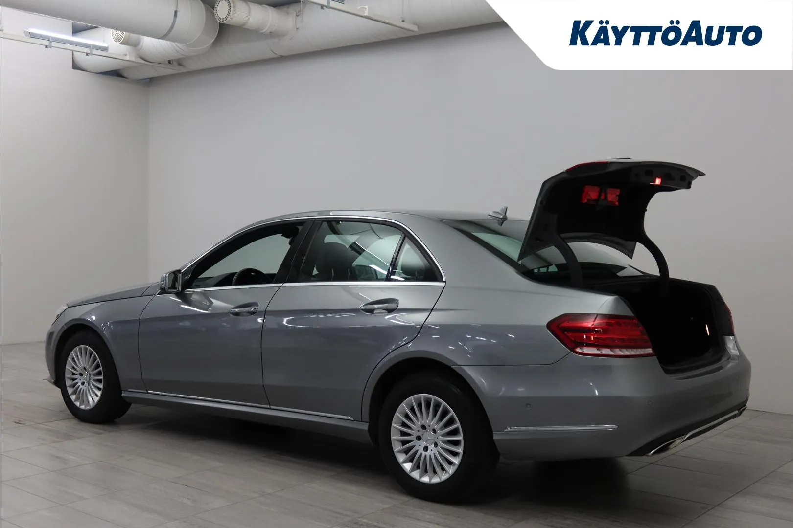 MERCEDES-BENZ E GLN-751 carousel image