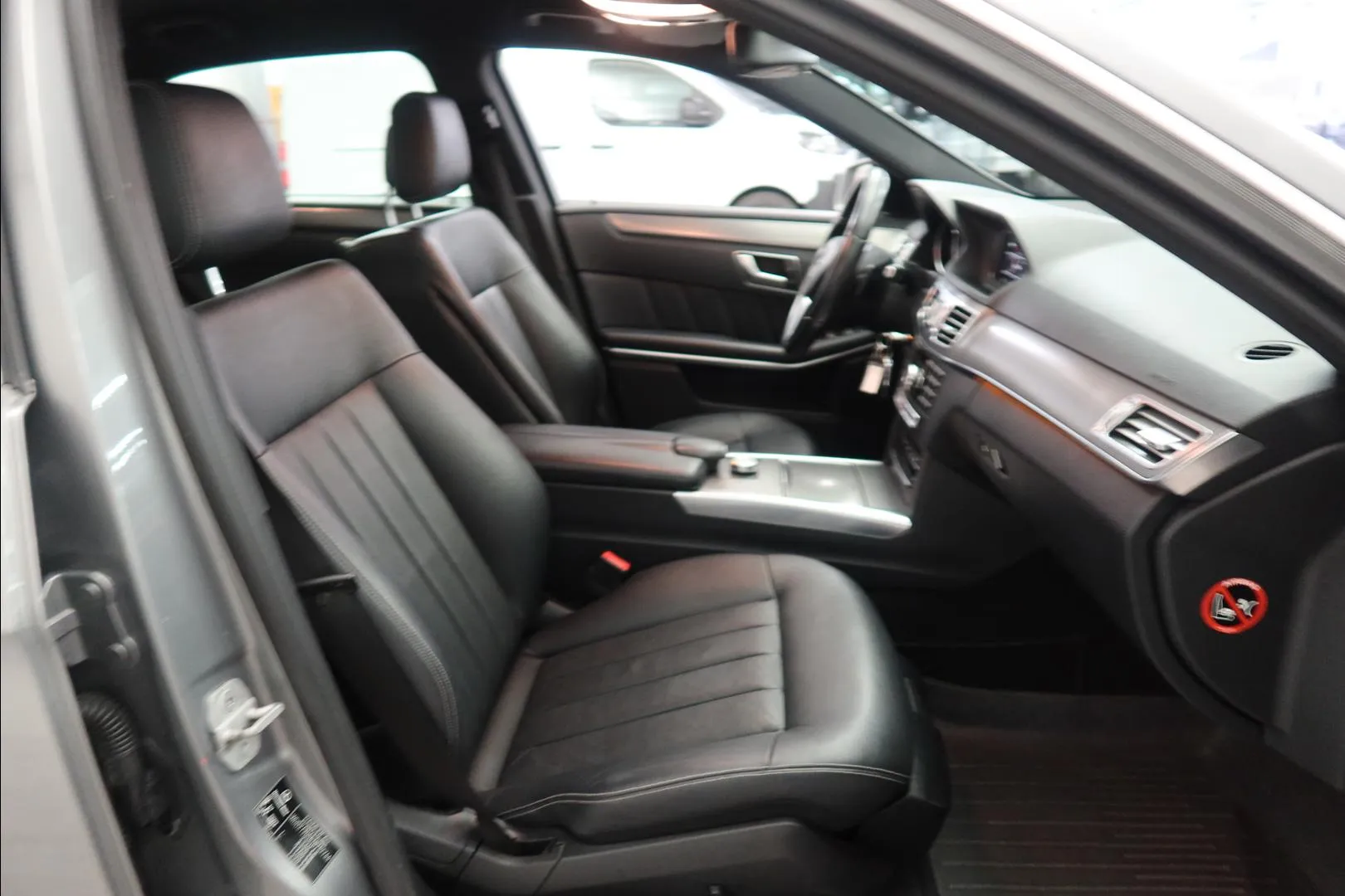 MERCEDES-BENZ E GLN-751 carousel image
