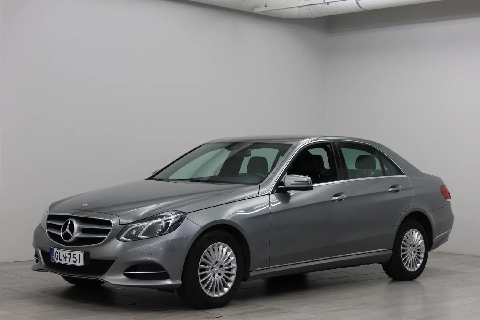 MERCEDES-BENZ E GLN-751 carousel image