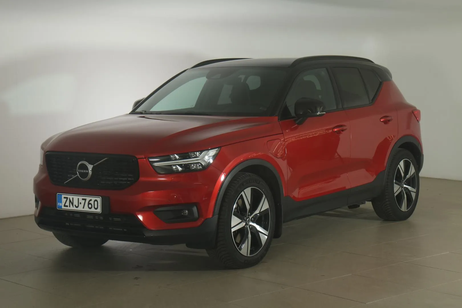 VOLVO XC40 ZNJ-760 carousel image