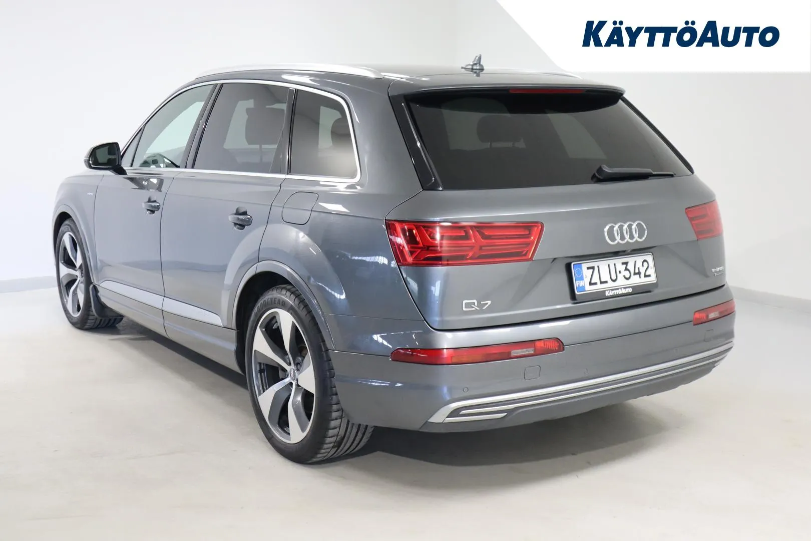 AUDI Q7 ZLU-342 carousel image