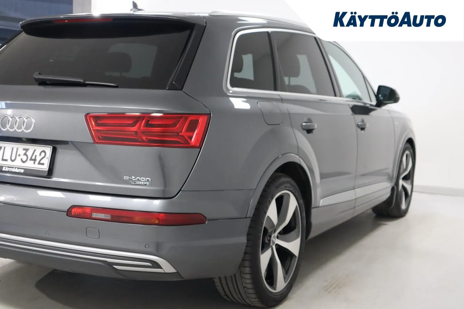 AUDI Q7 ZLU-342 carousel image