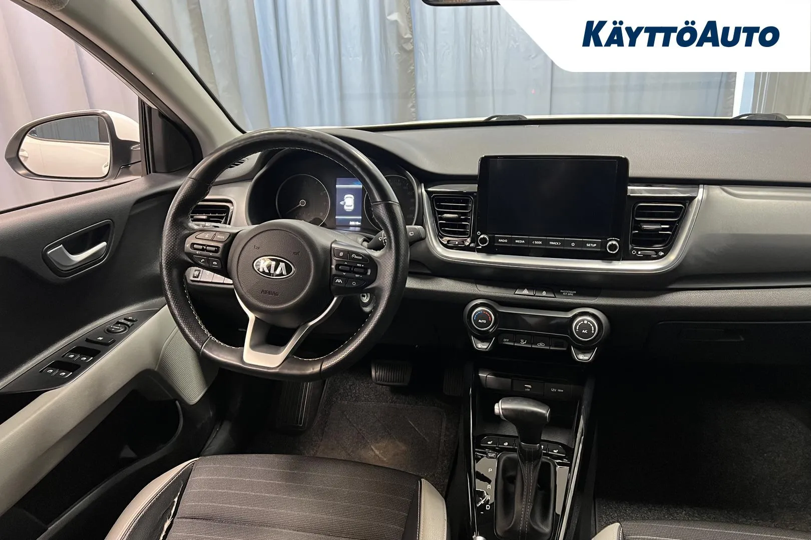 KIA Stonic KTZ-463 carousel image