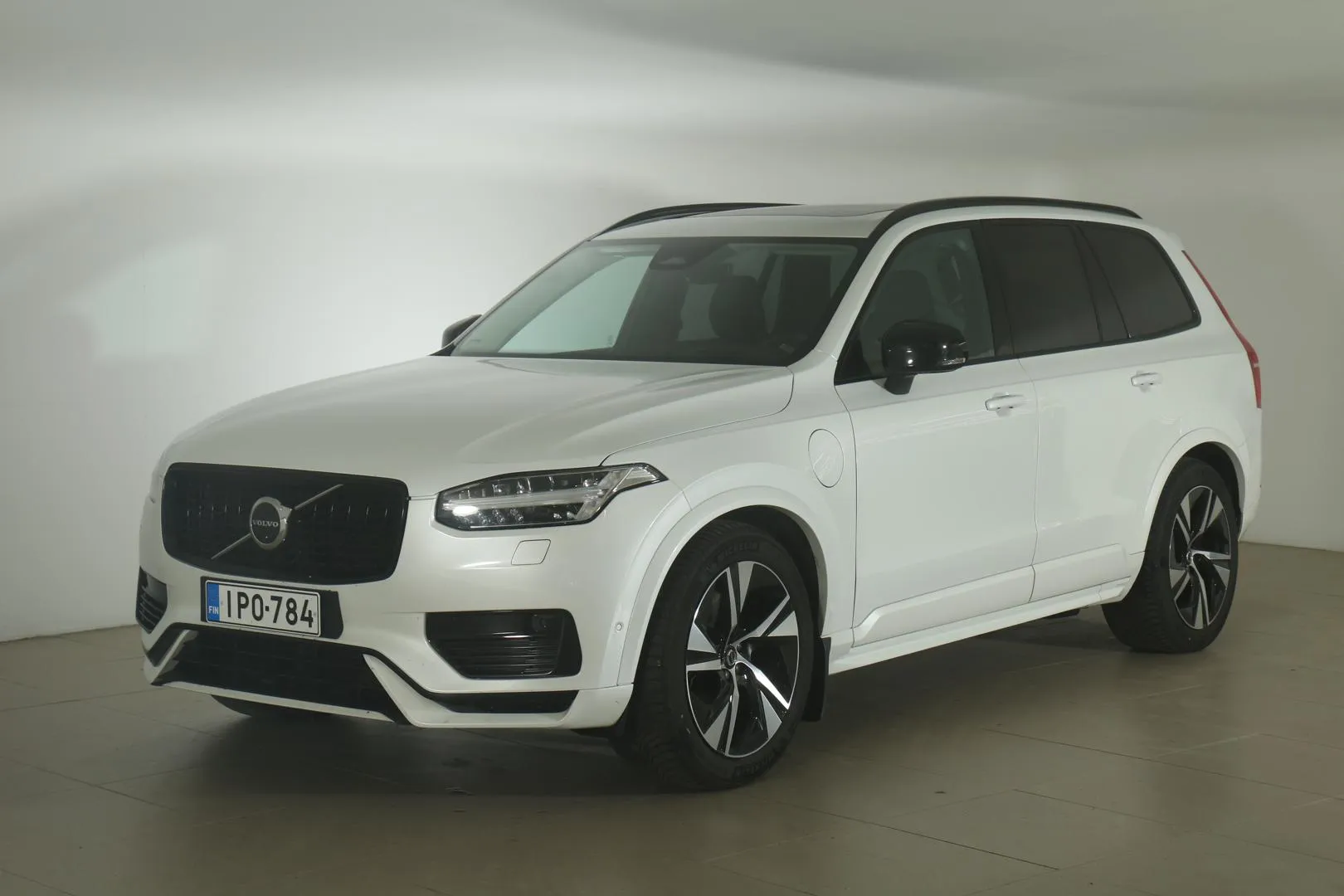 VOLVO XC90 IPO-784 carousel image