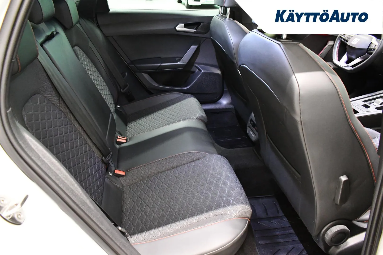 SEAT Leon XSZ-566 carousel image