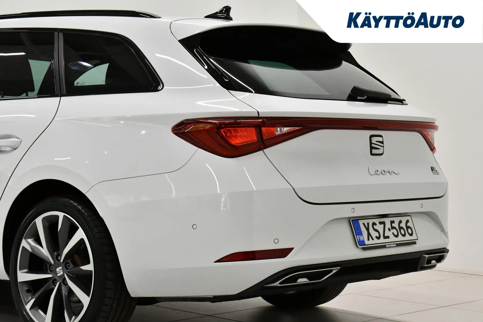 SEAT Leon XSZ-566 carousel image