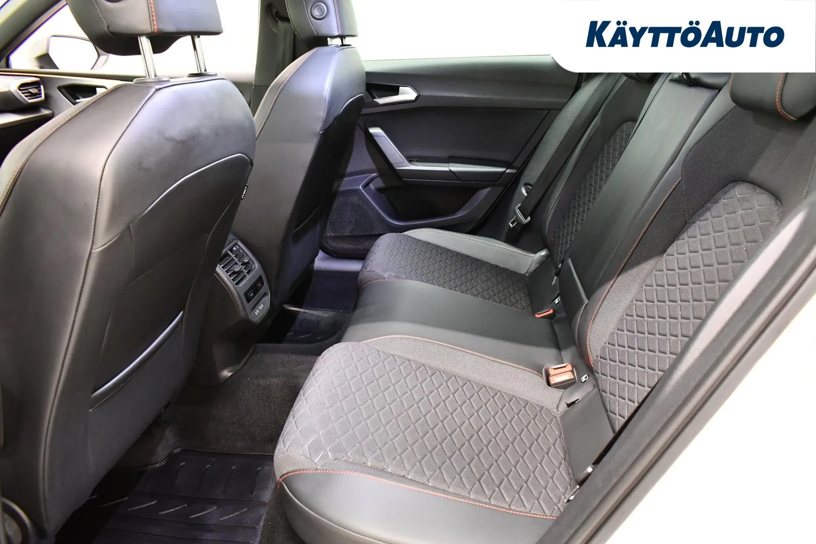SEAT Leon XSZ-566 carousel image