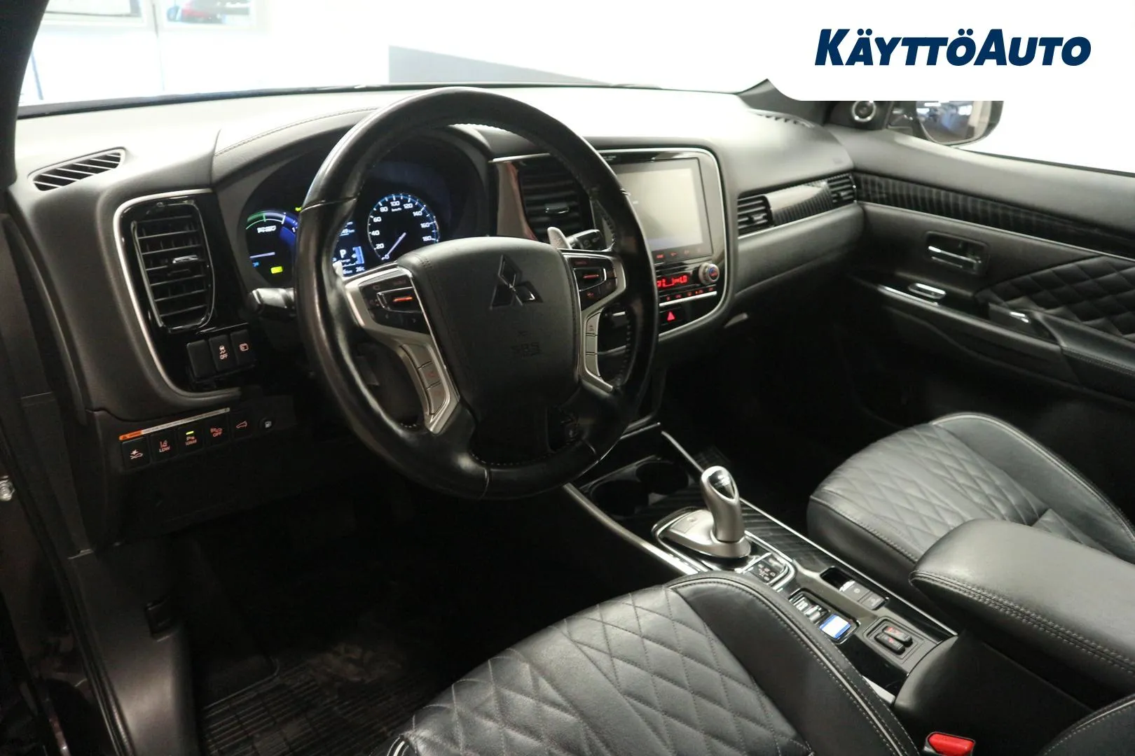 MITSUBISHI Outlander PHEV YXZ-576 carousel image