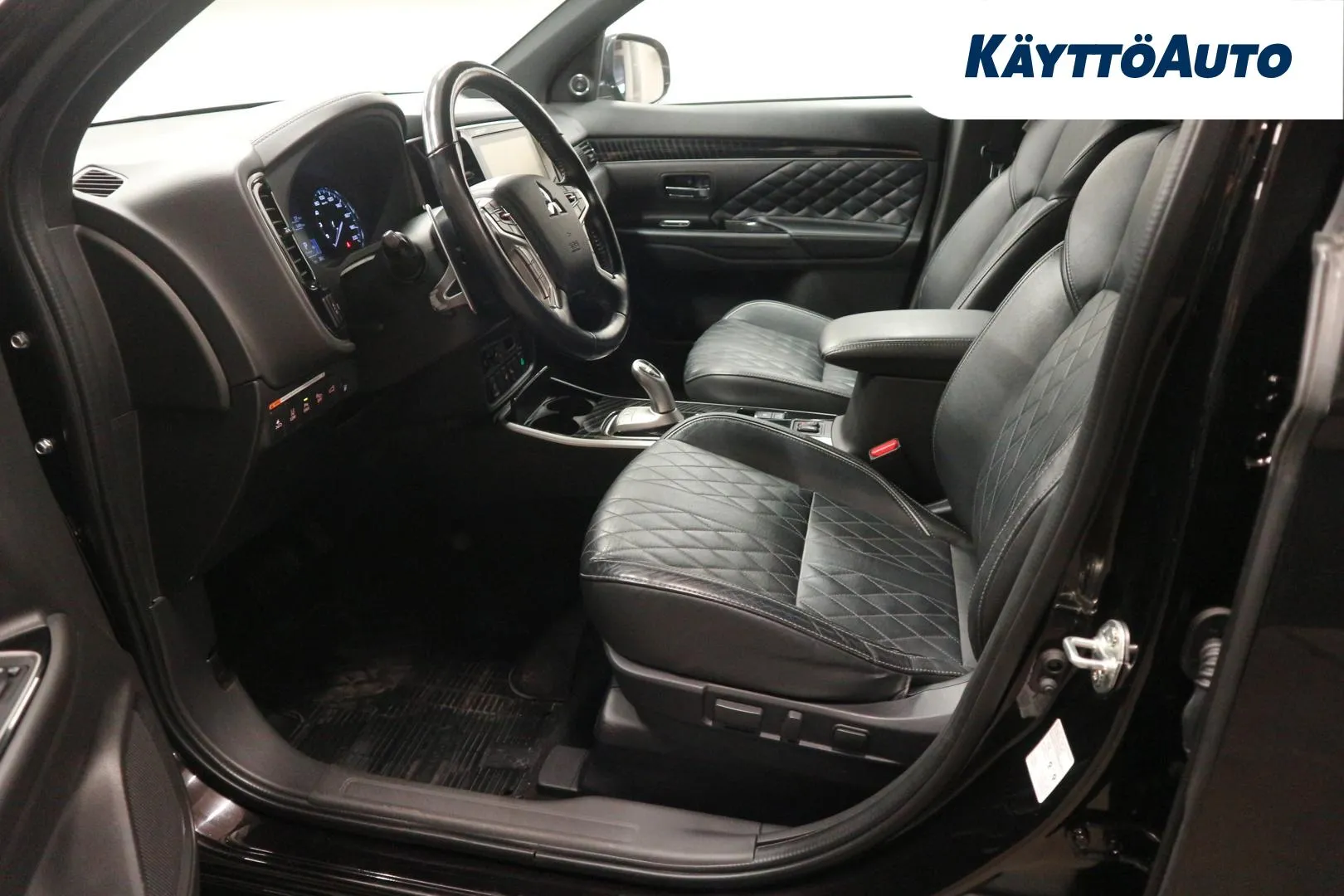 MITSUBISHI Outlander PHEV YXZ-576 carousel image