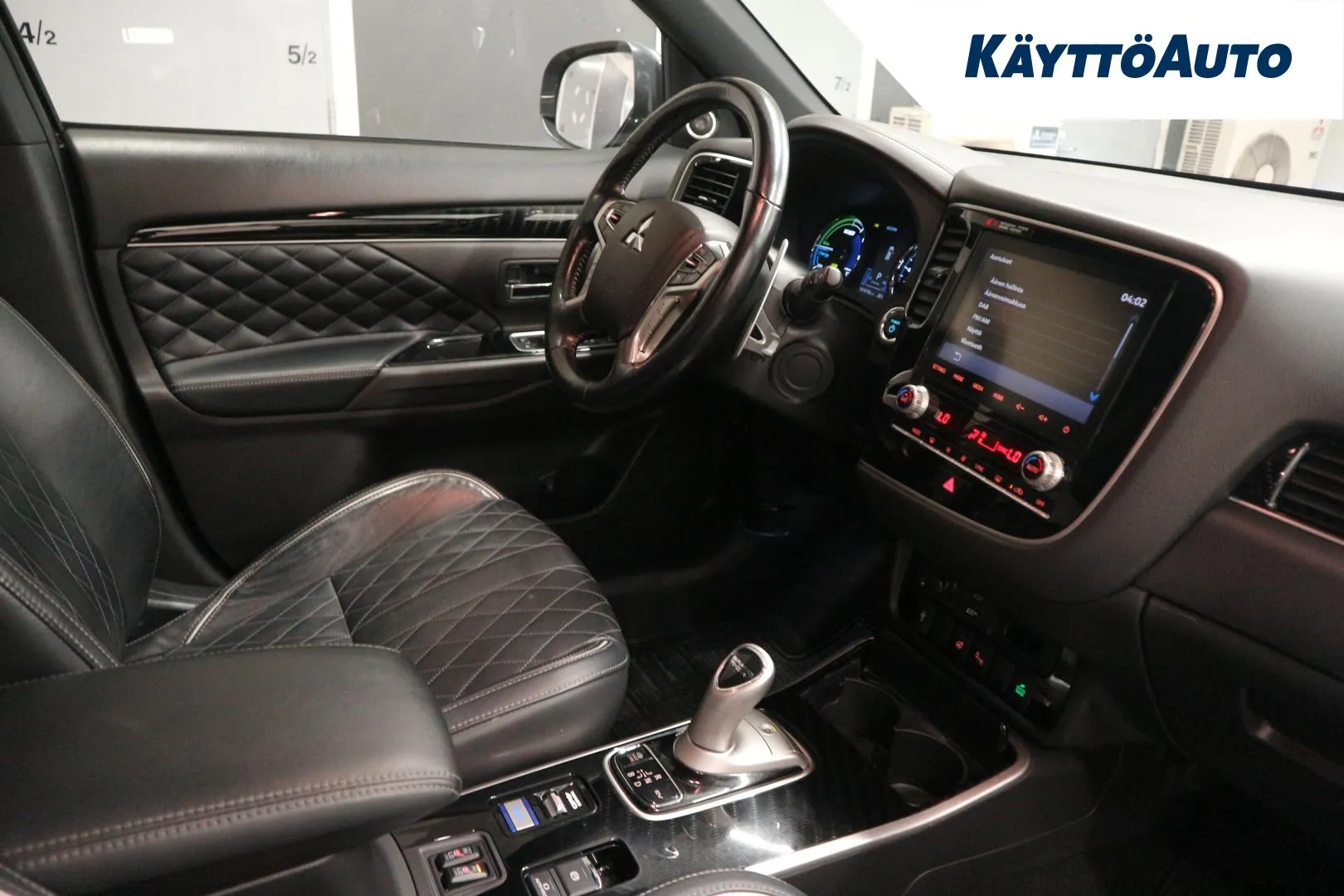 MITSUBISHI Outlander PHEV YXZ-576 carousel image