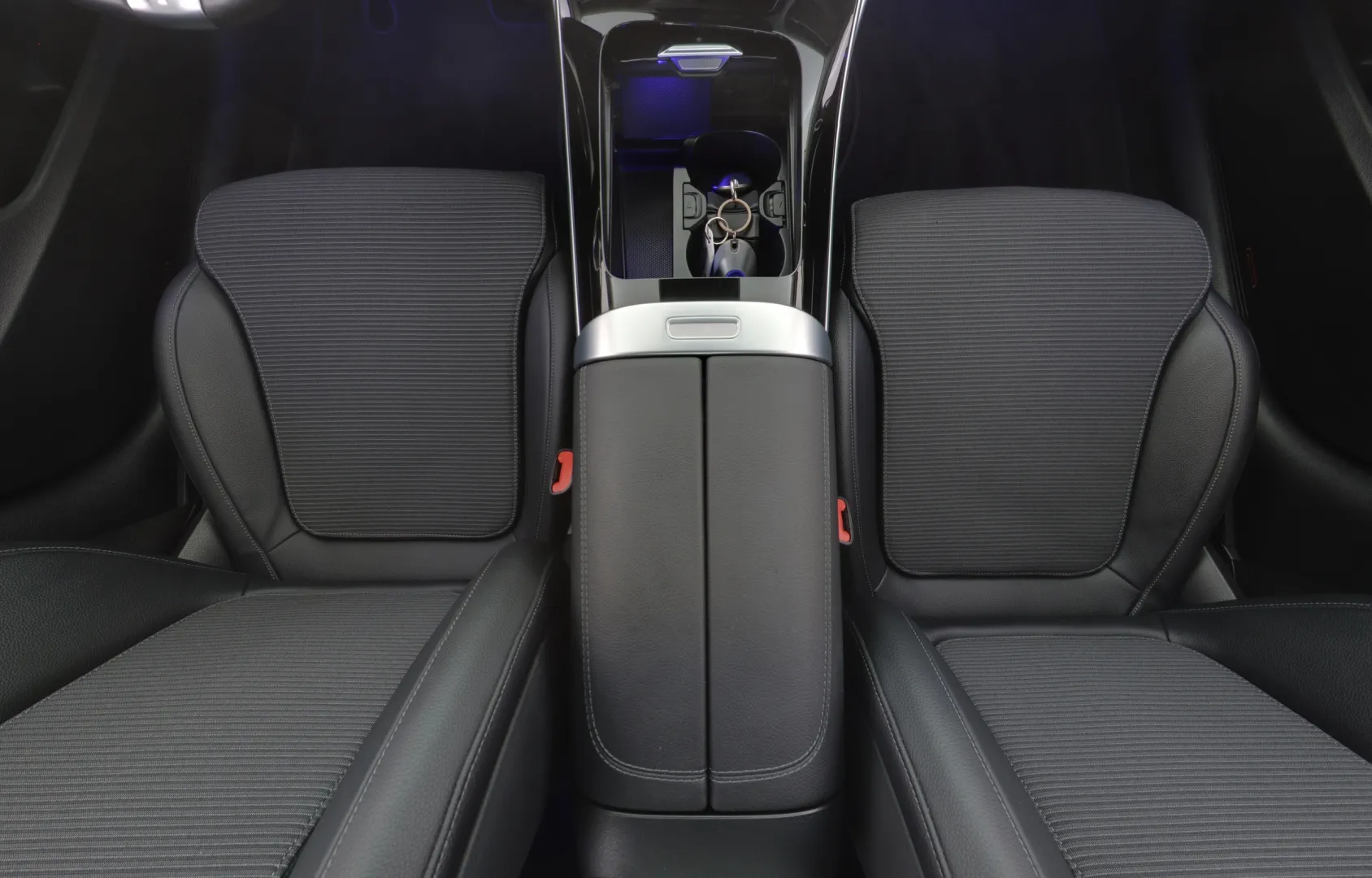 MERCEDES-BENZ C LRA-957 carousel image
