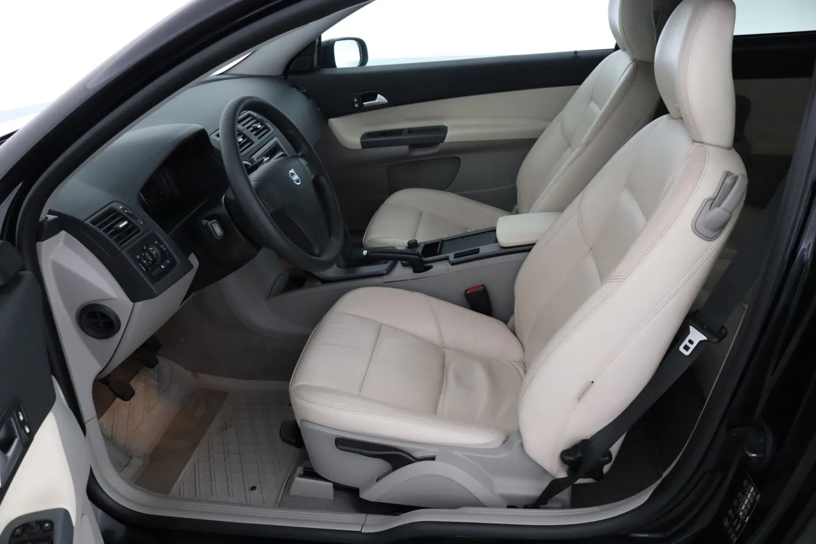VOLVO C30 BPY-961 carousel image