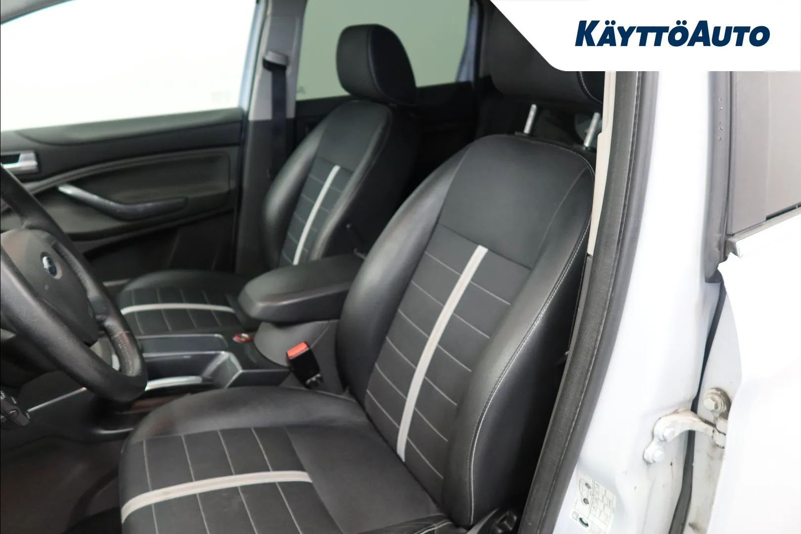FORD Kuga GJS-968 carousel image