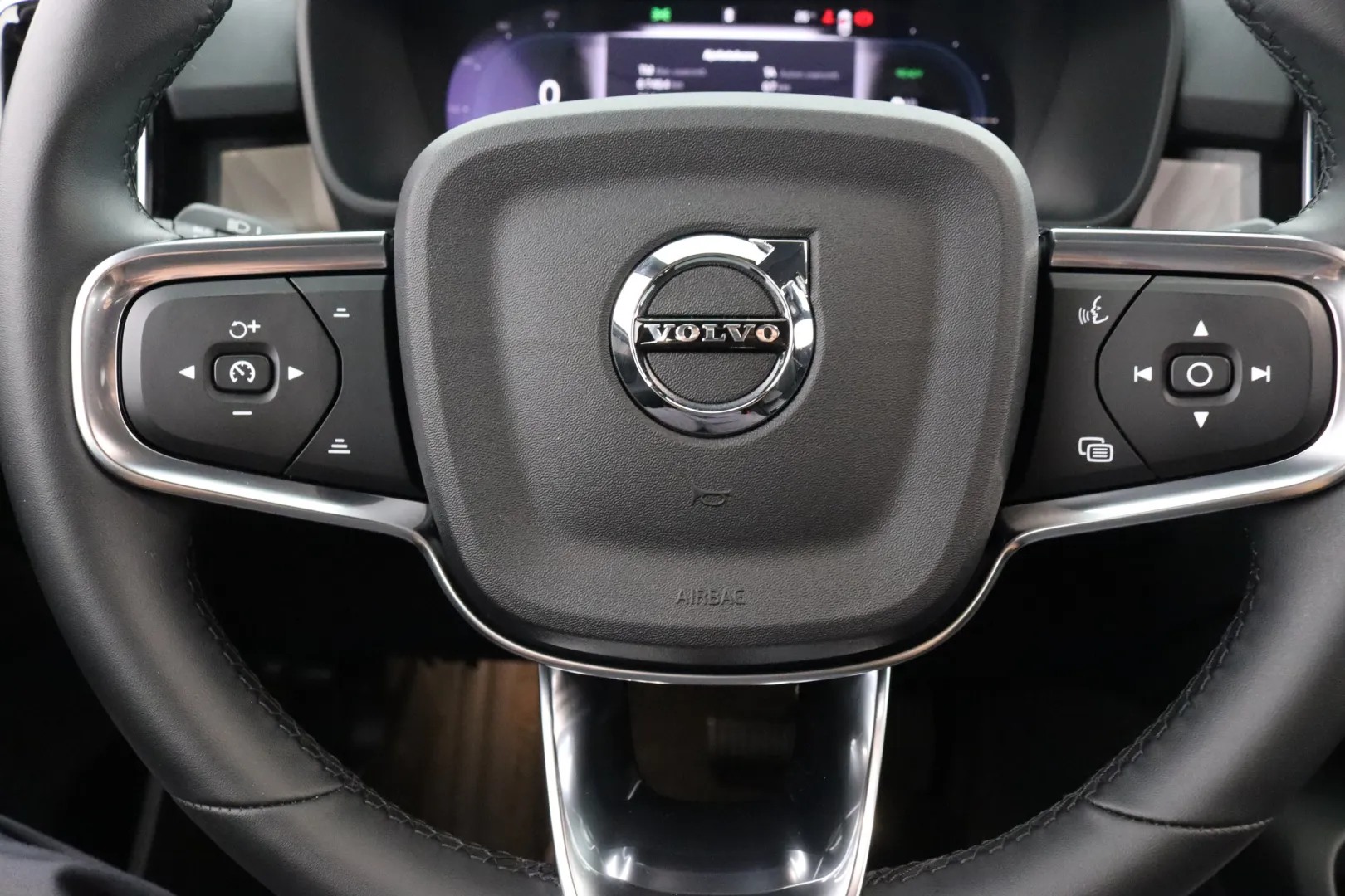 VOLVO EX40 IRP-244 carousel image