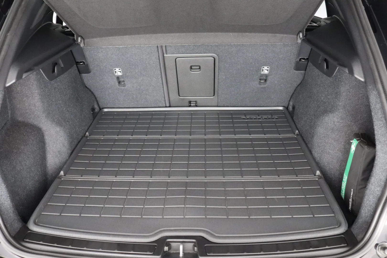 VOLVO EX40 IRP-244 carousel image