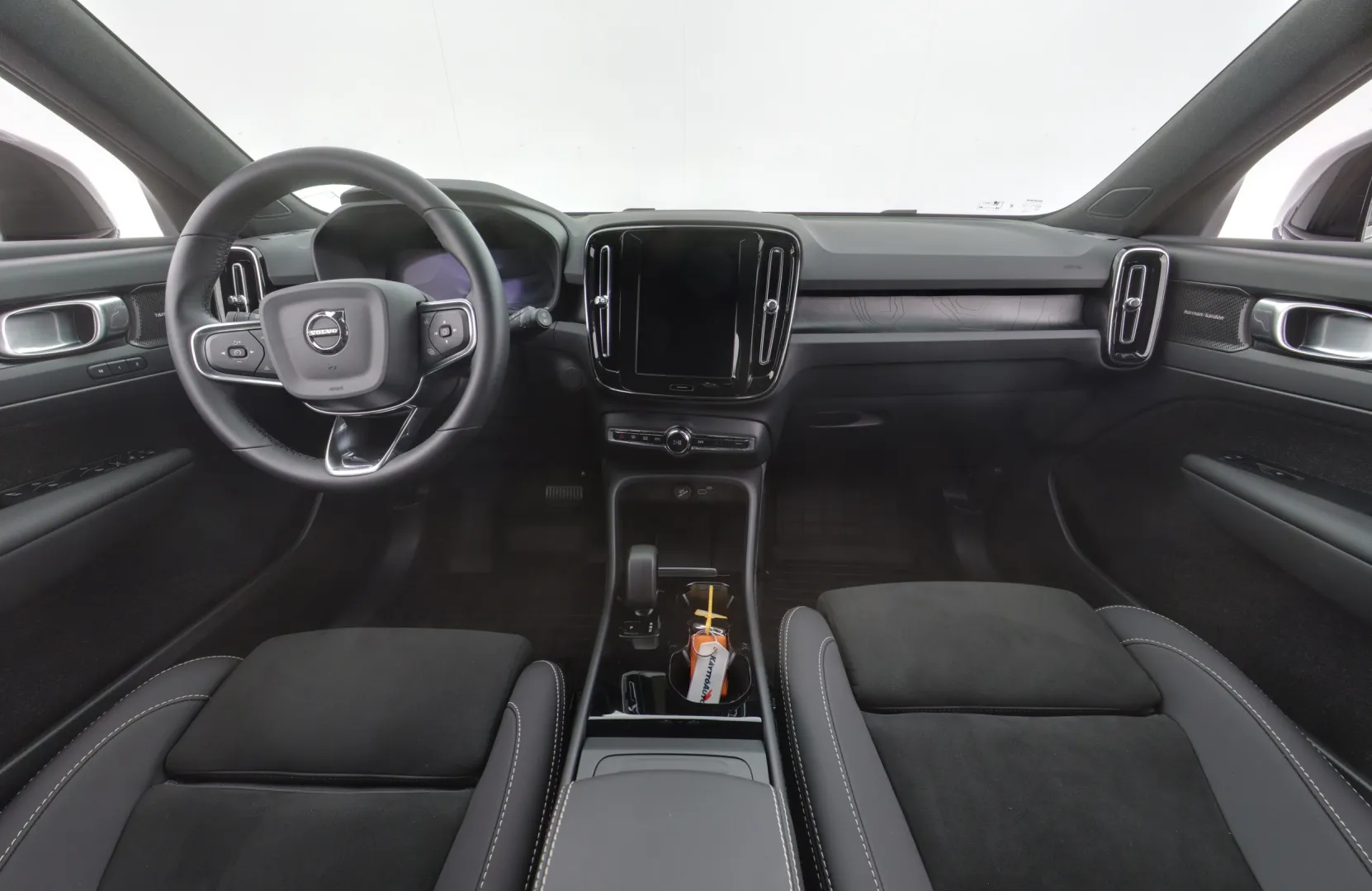 VOLVO EX40 IRP-244 carousel image