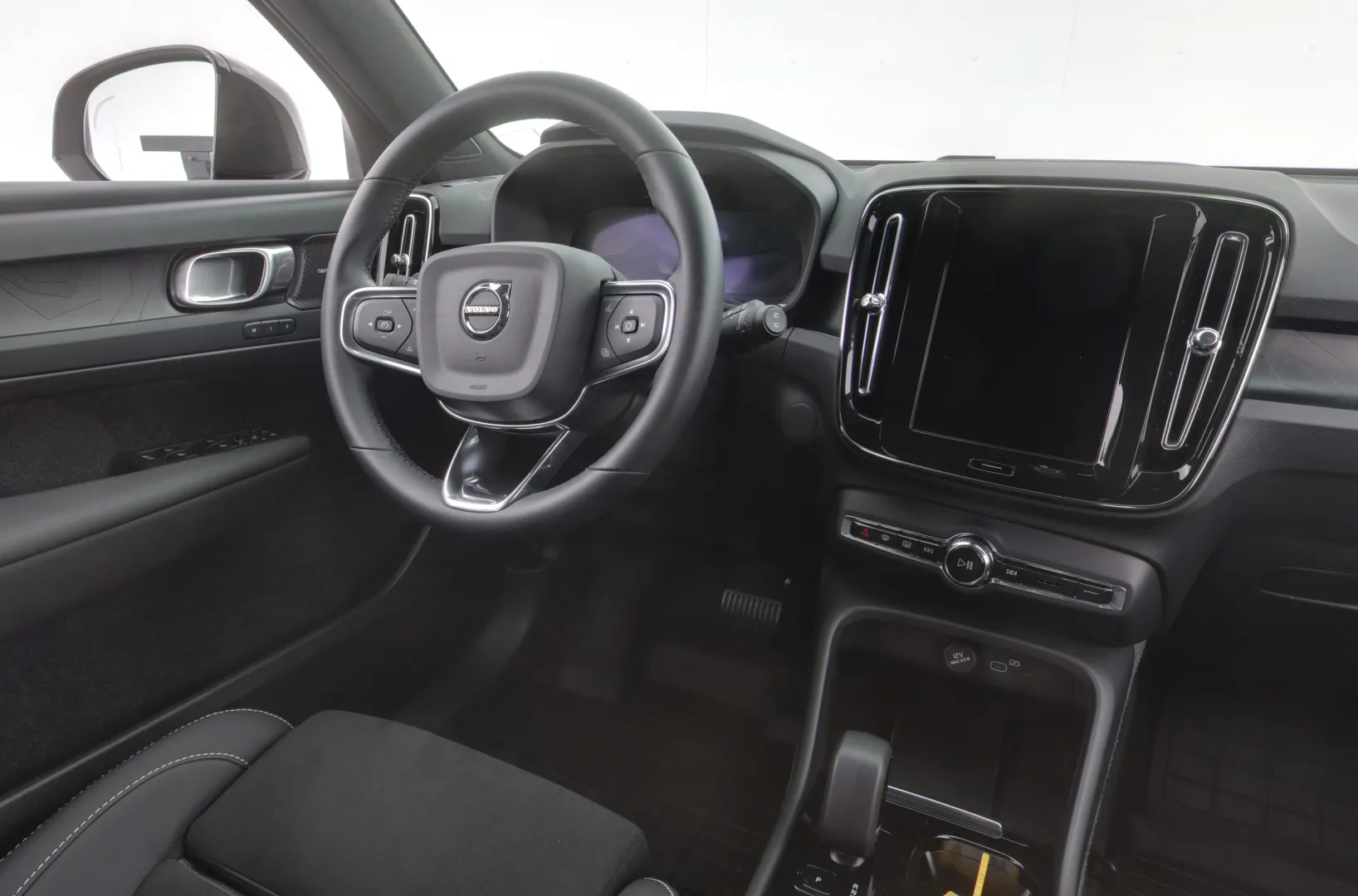 VOLVO EX40 IRP-244 carousel image