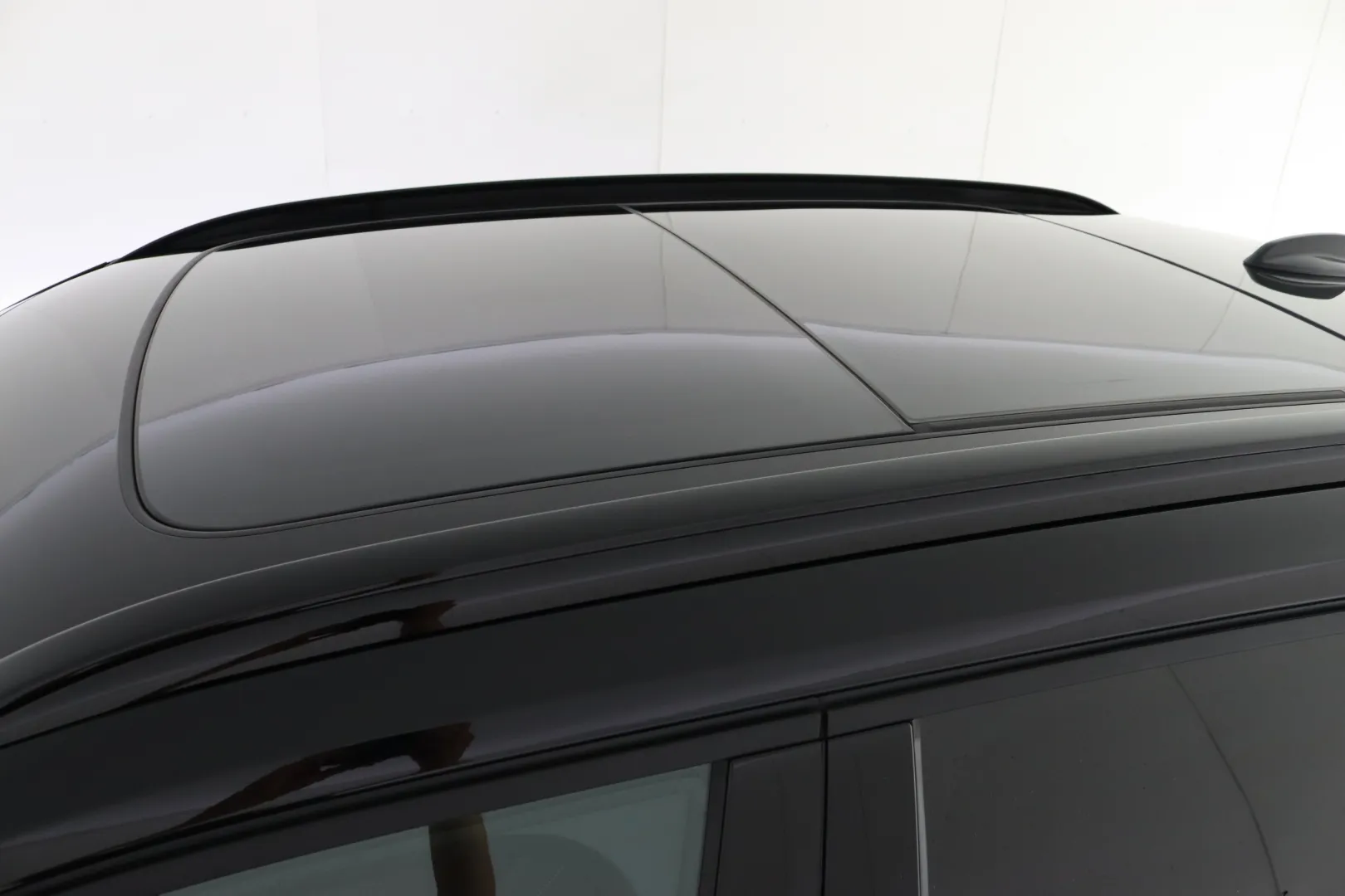 VOLVO EX40 IRP-244 carousel image