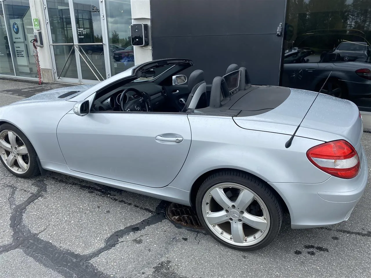 MERCEDES-BENZ SLK GGH-957 carousel image