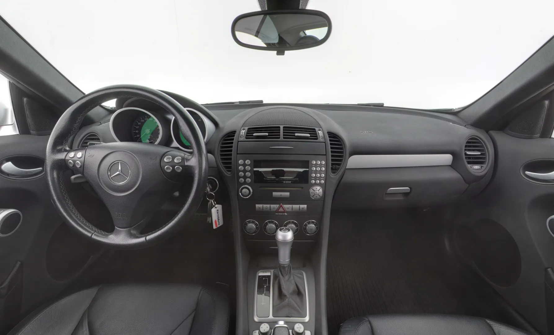 MERCEDES-BENZ SLK GGH-957 carousel image