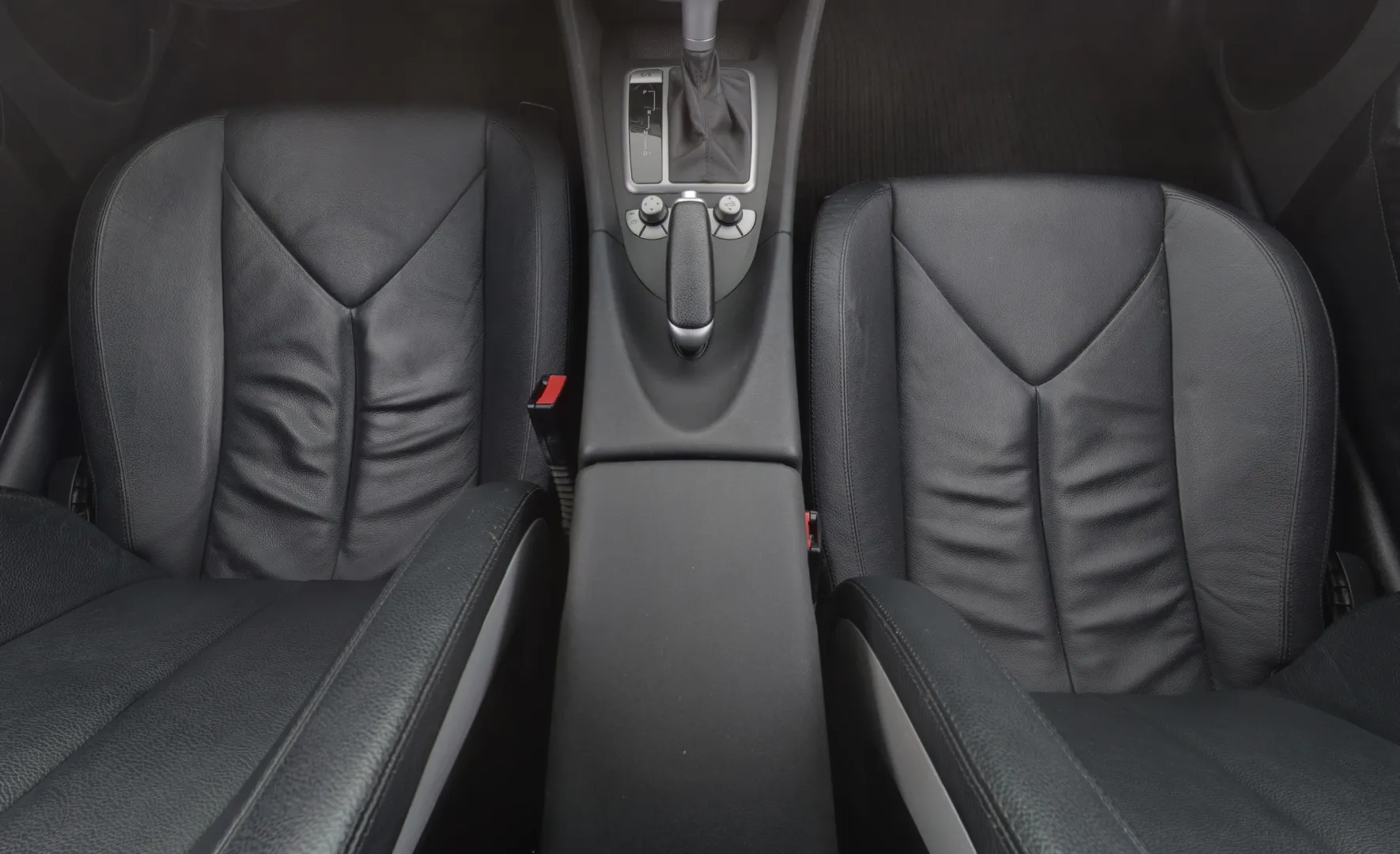 MERCEDES-BENZ SLK GGH-957 carousel image