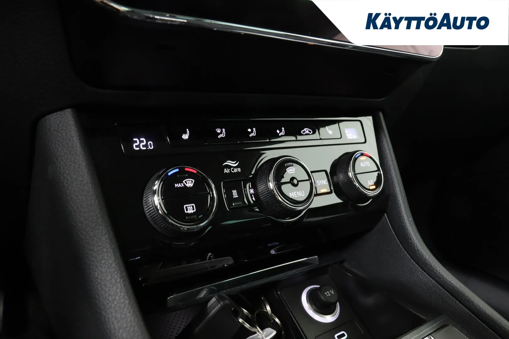 Skoda Superb YXC-621 carousel image