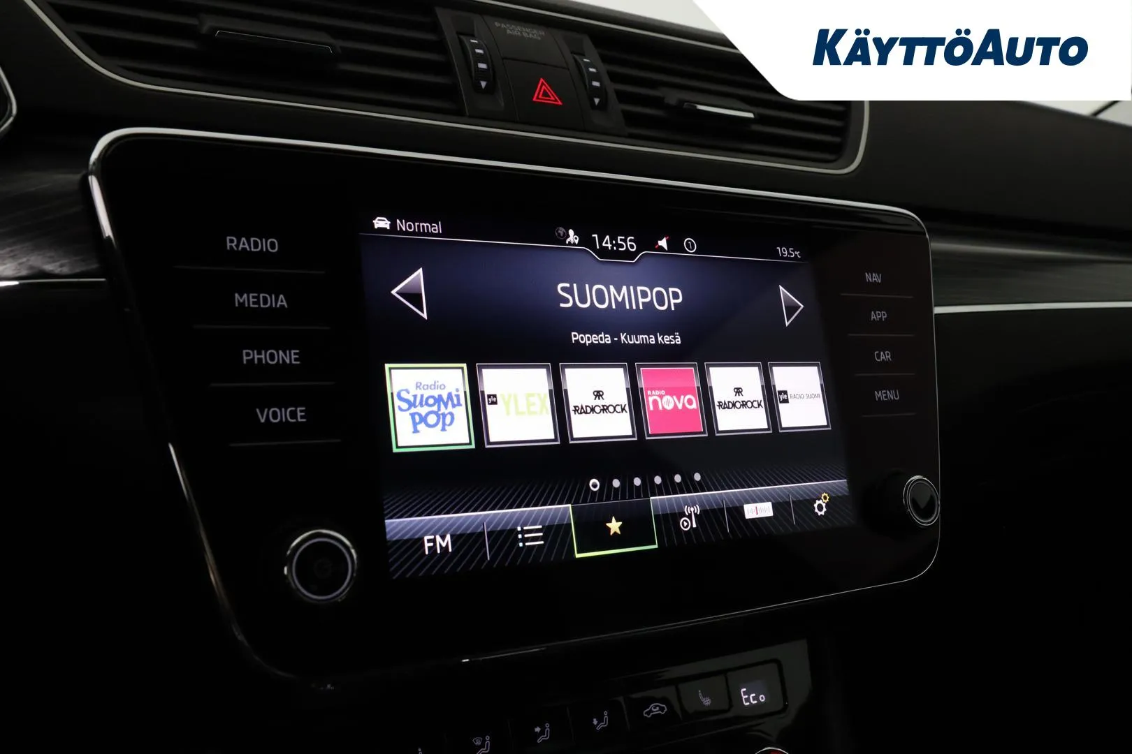 Skoda Superb YXC-621 carousel image