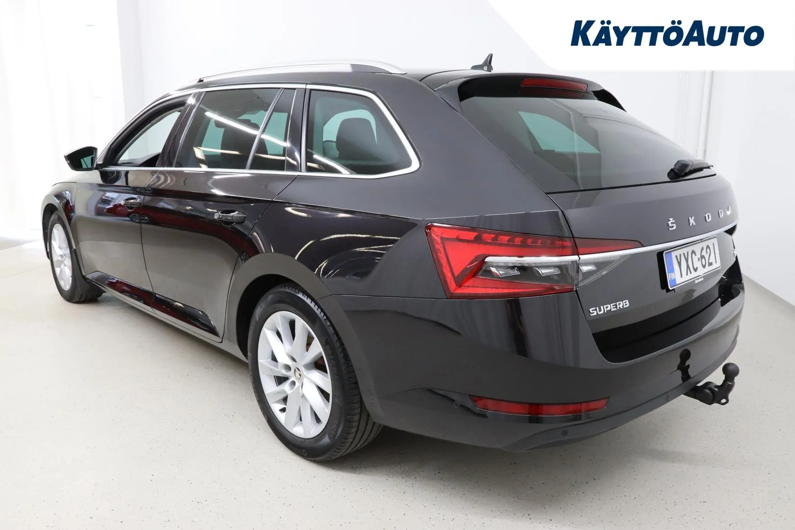 Skoda Superb YXC-621 carousel image