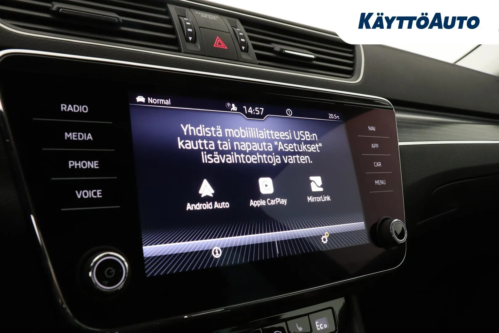 Skoda Superb YXC-621 carousel image