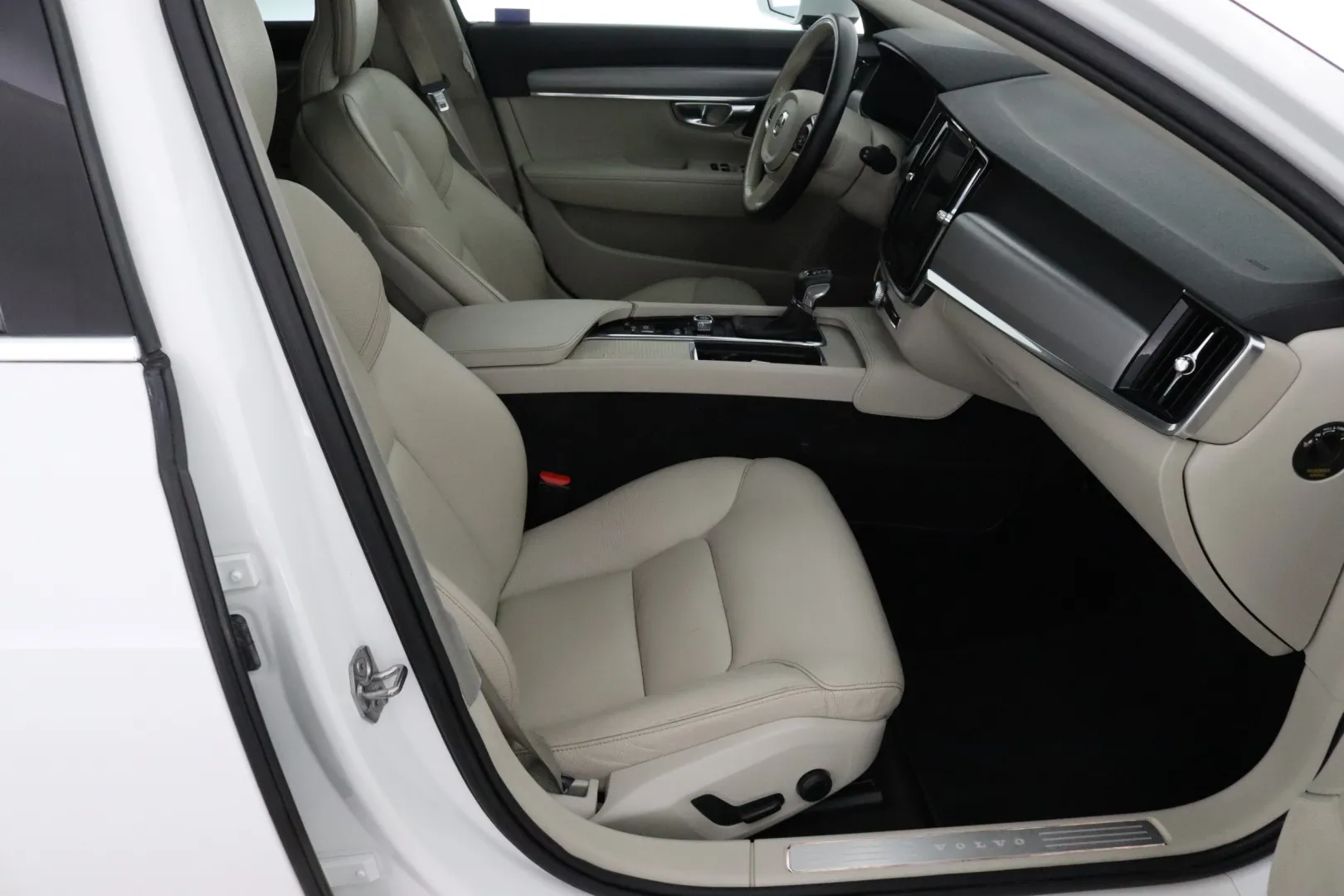 Volvo V90 BXH-792 carousel image