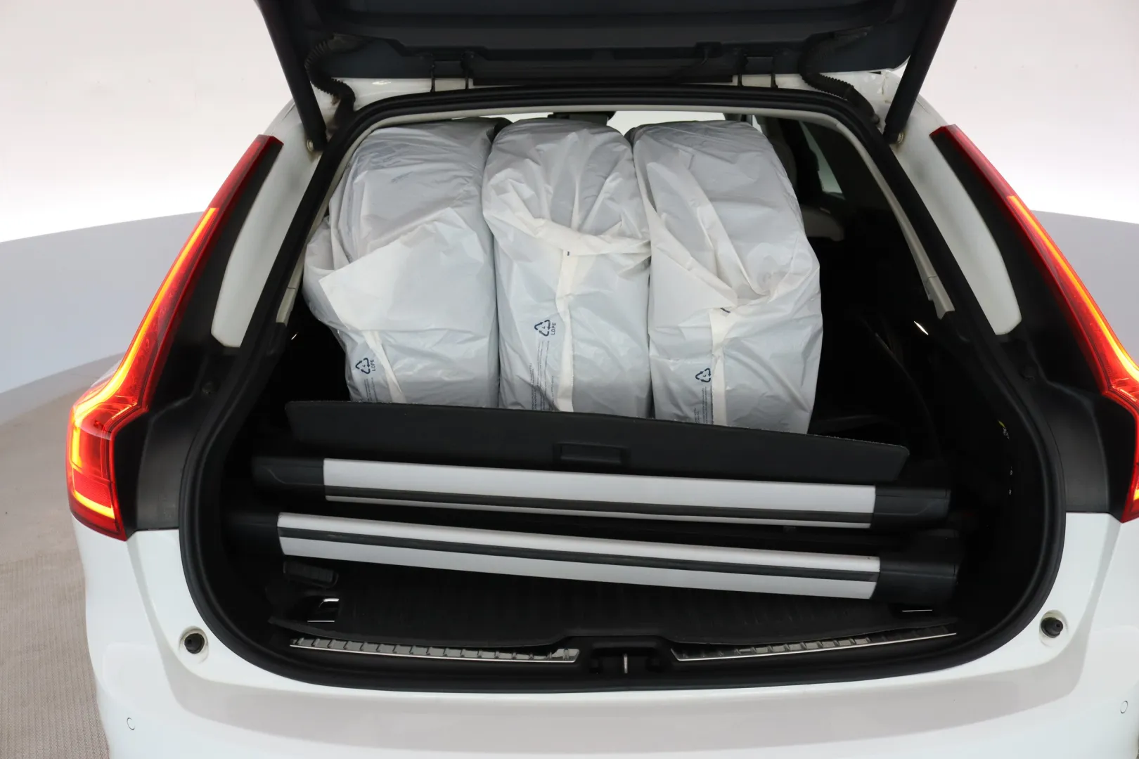 Volvo V90 BXH-792 carousel image