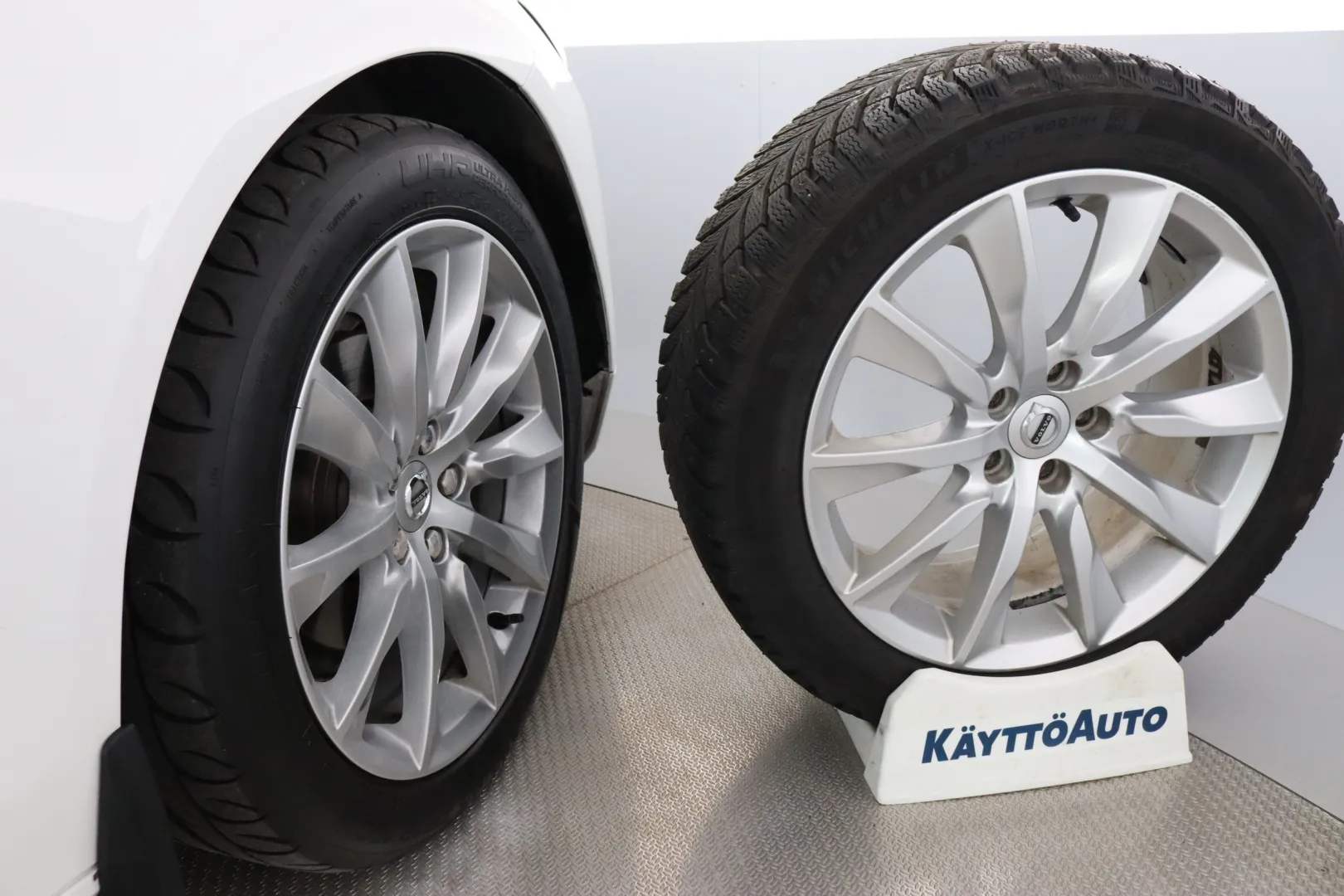 Volvo V90 BXH-792 carousel image
