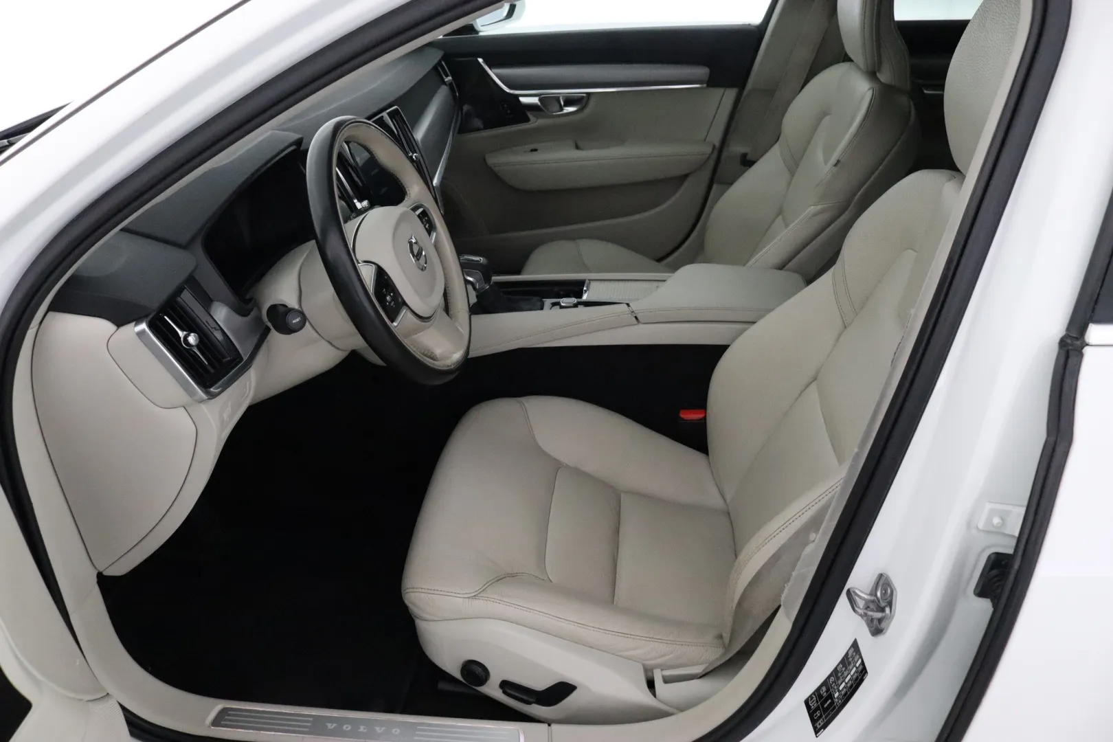 Volvo V90 BXH-792 carousel image