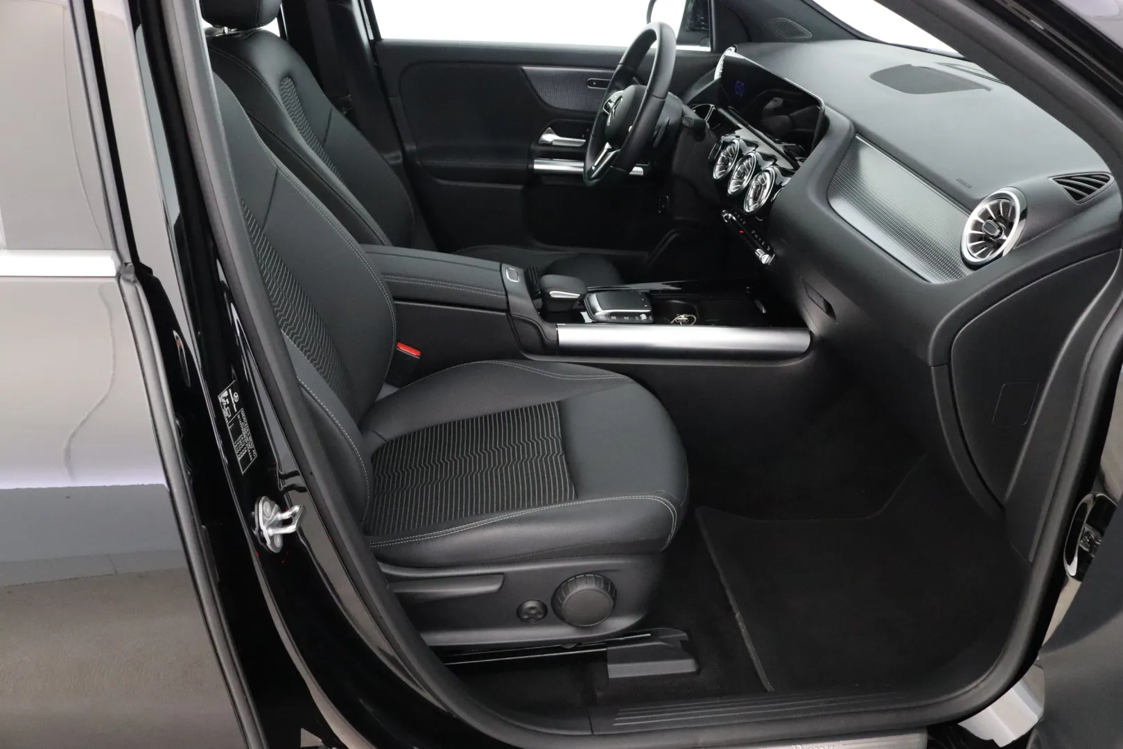 MERCEDES-BENZ EQA FSO-615 carousel image