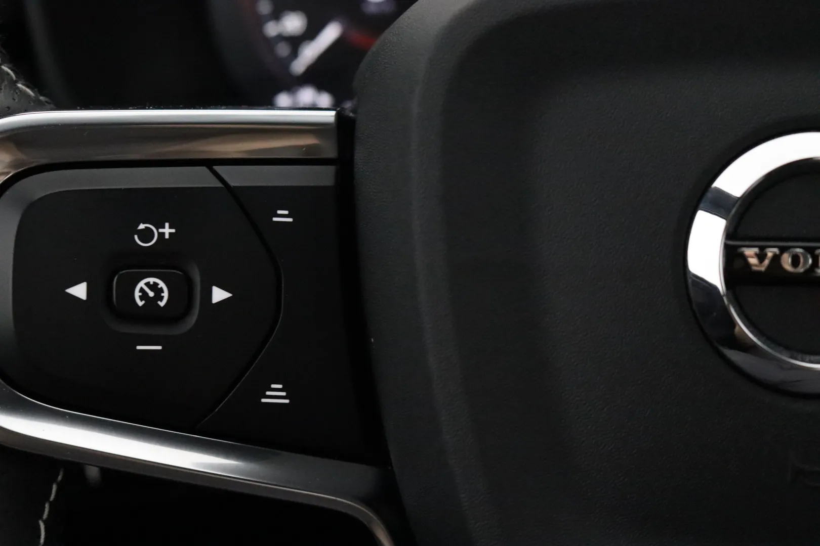 Volvo XC40 GZY-124 carousel image