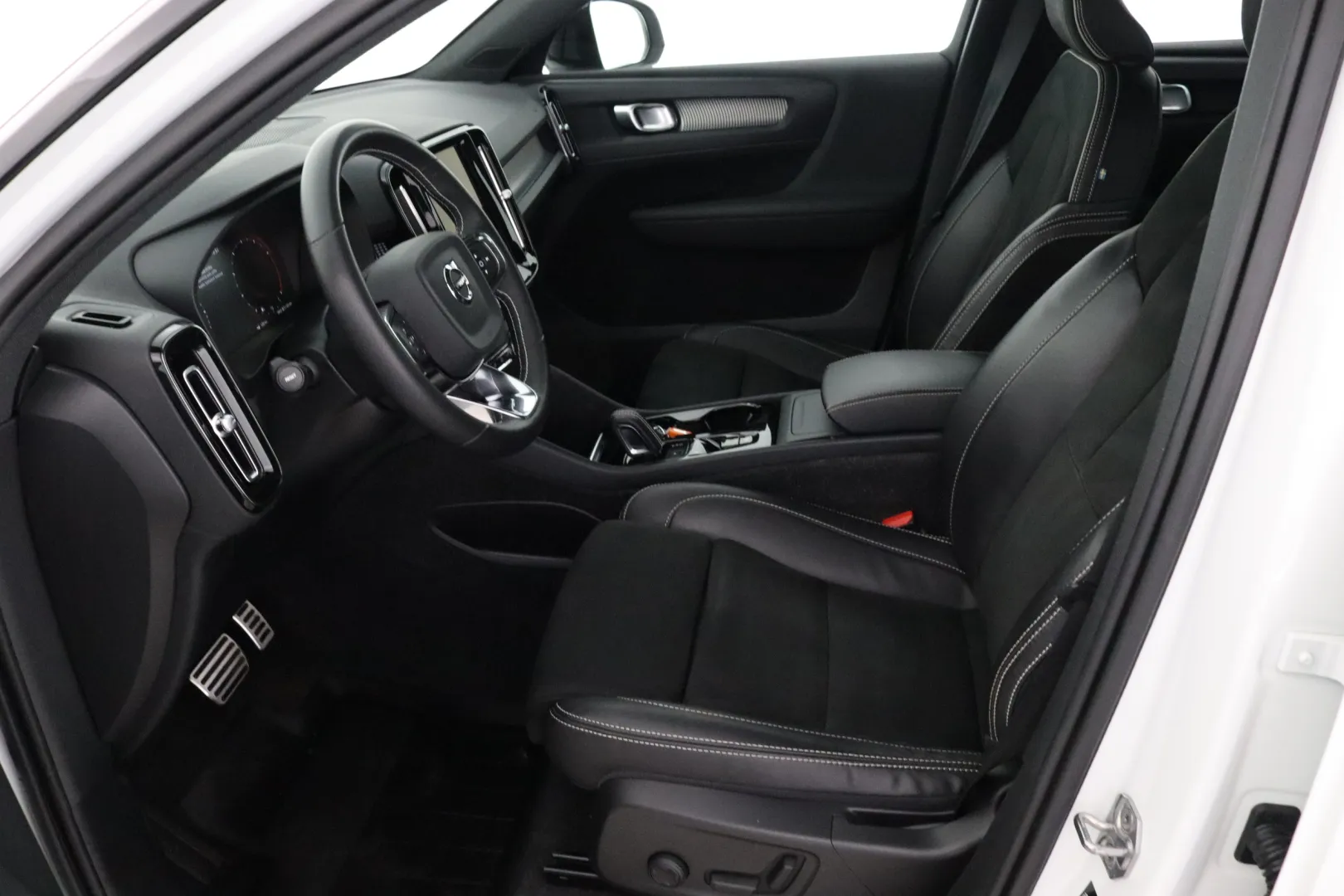 Volvo XC40 GZY-124 carousel image