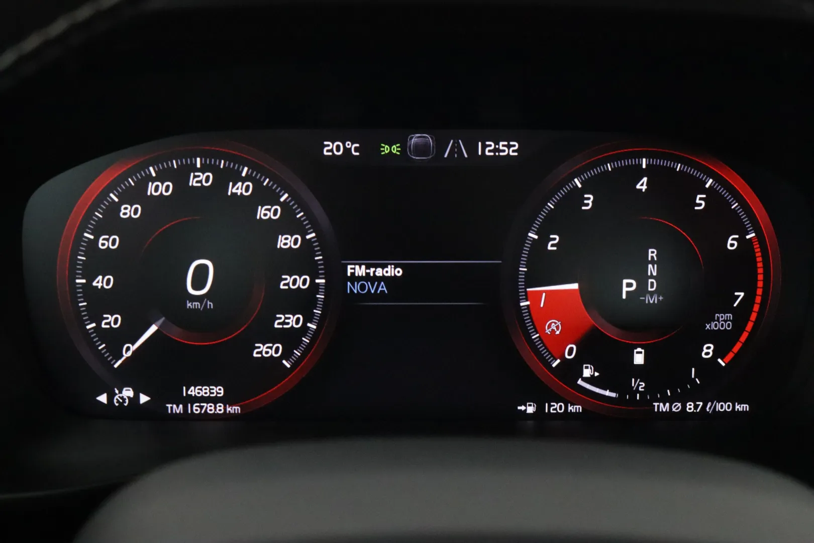 Volvo XC40 GZY-124 carousel image