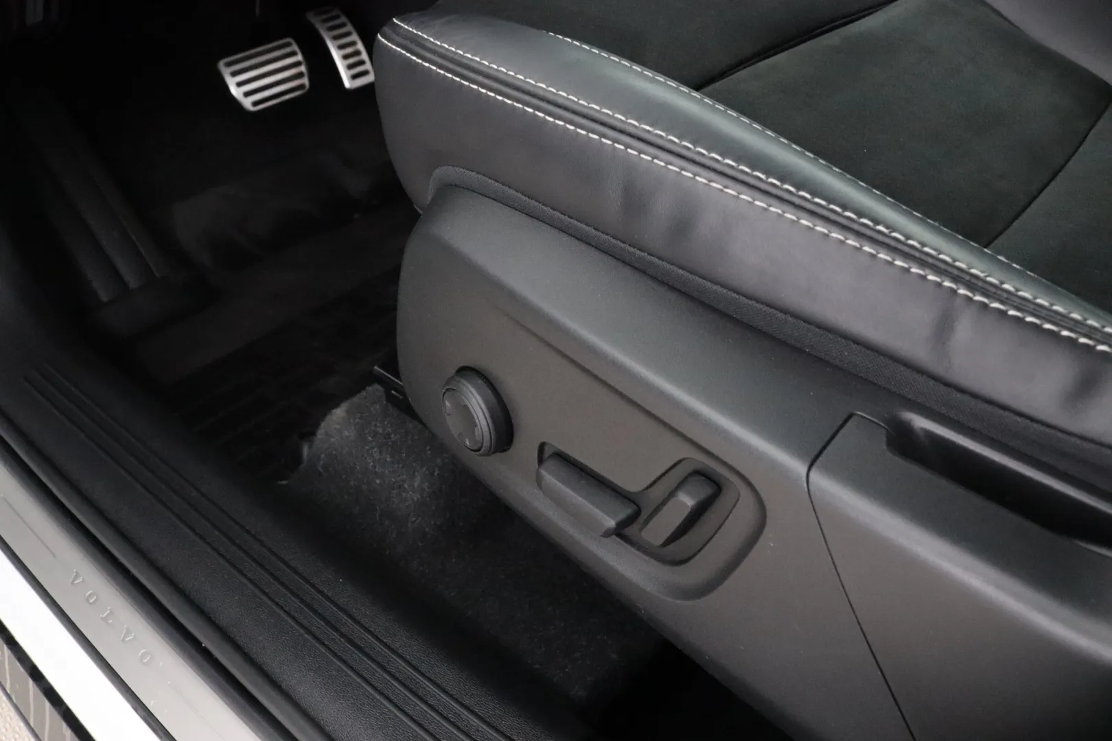 Volvo XC40 GZY-124 carousel image