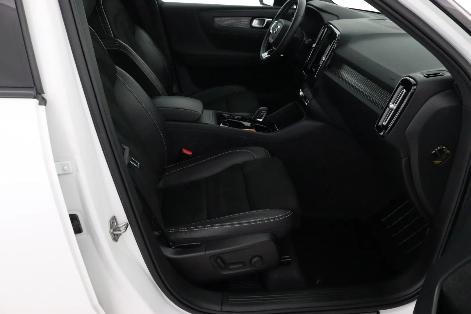 Volvo XC40 GZY-124 carousel image