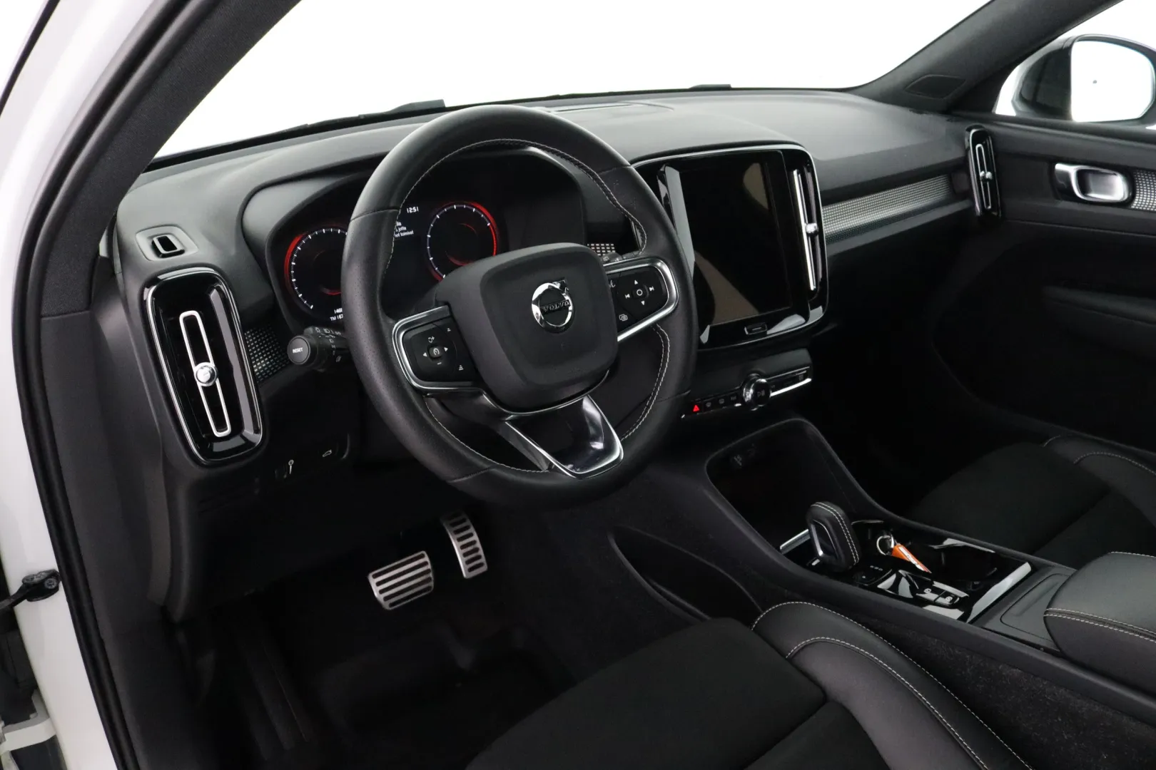 Volvo XC40 GZY-124 carousel image