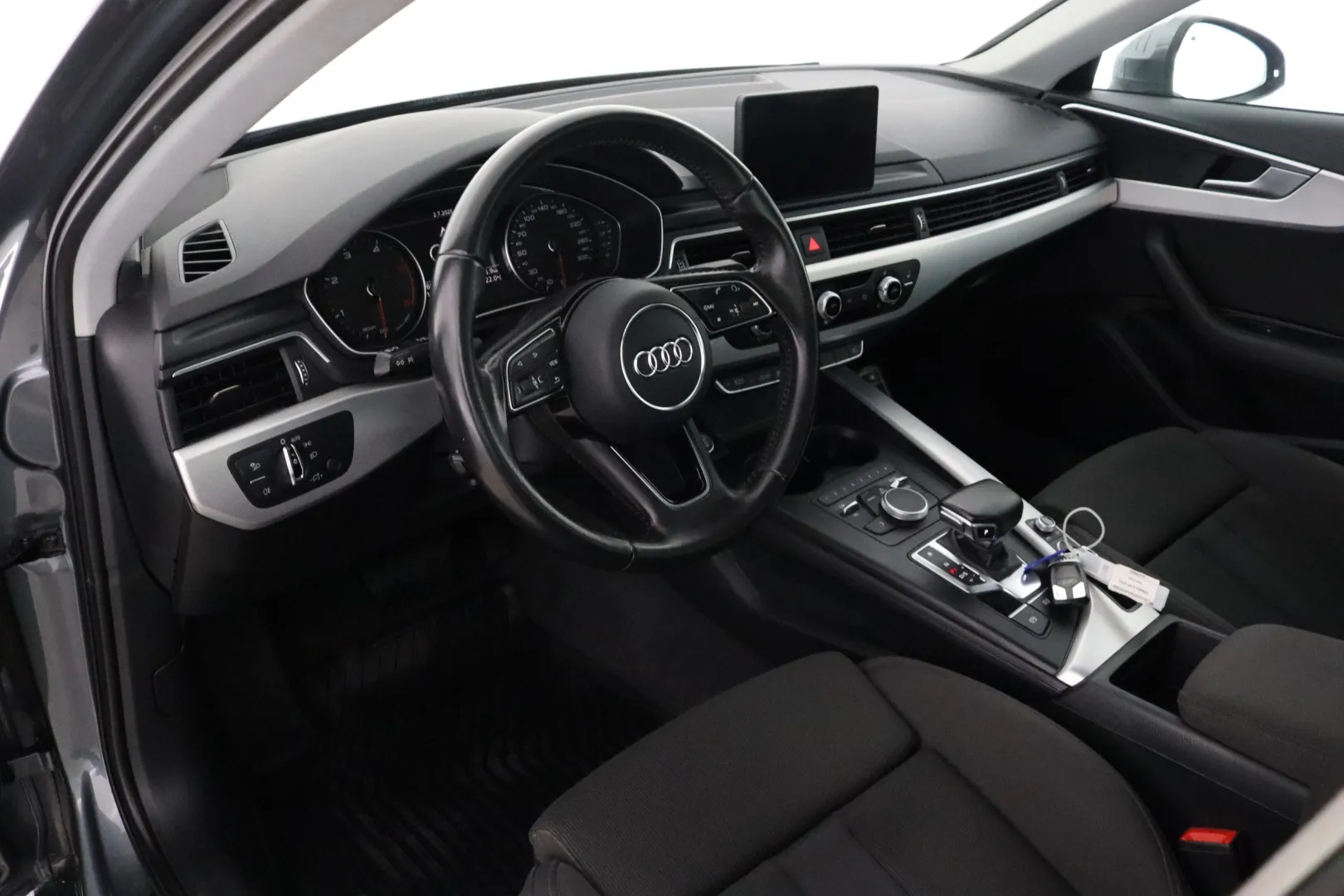 AUDI A4 LNK-418 carousel image