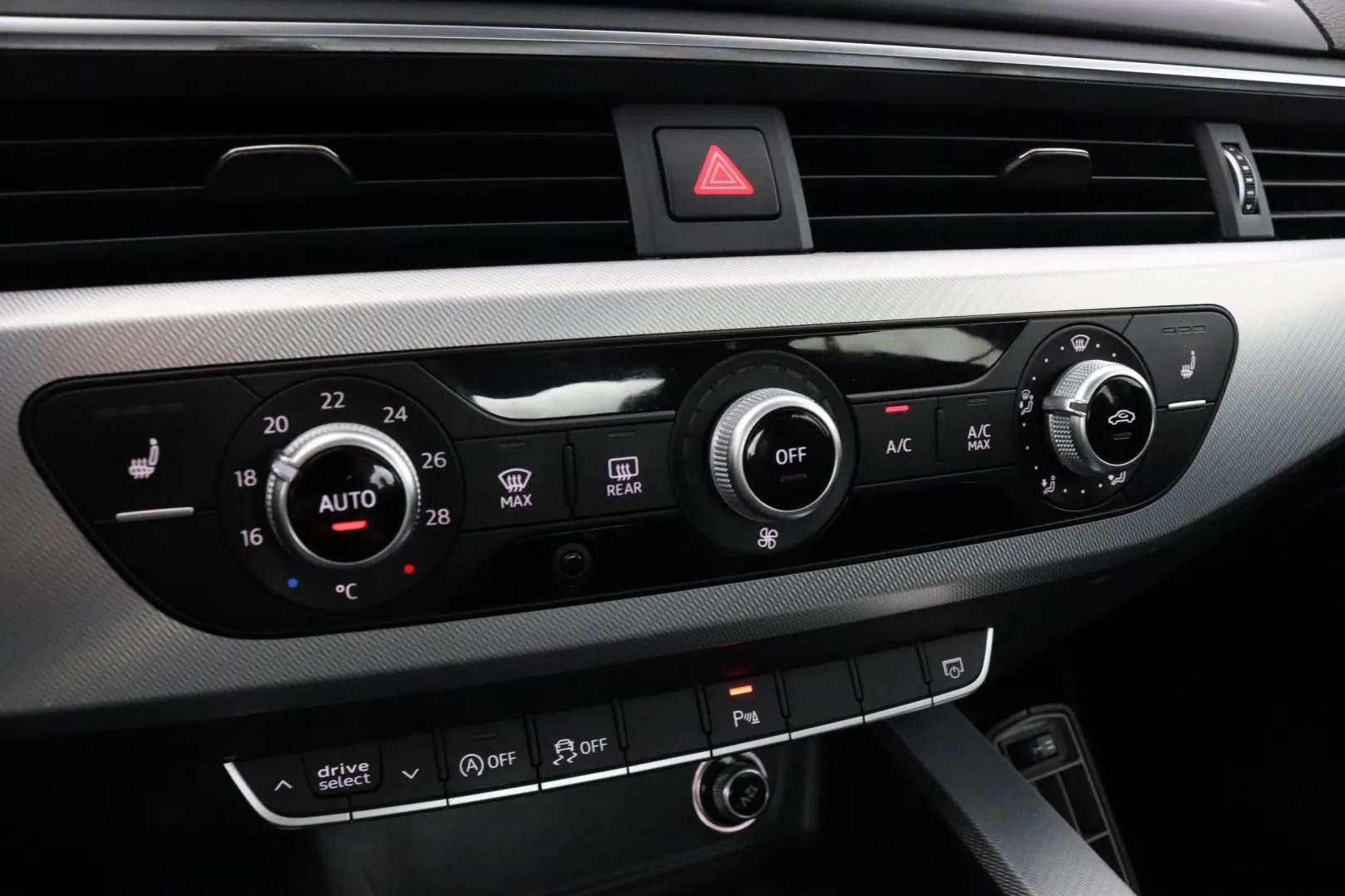 AUDI A4 LNK-418 carousel image