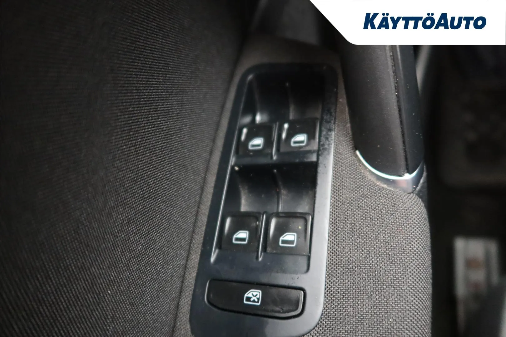VOLKSWAGEN Golf XNE-895 carousel image