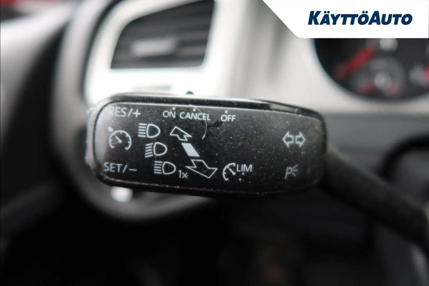 VOLKSWAGEN Golf XNE-895 carousel image