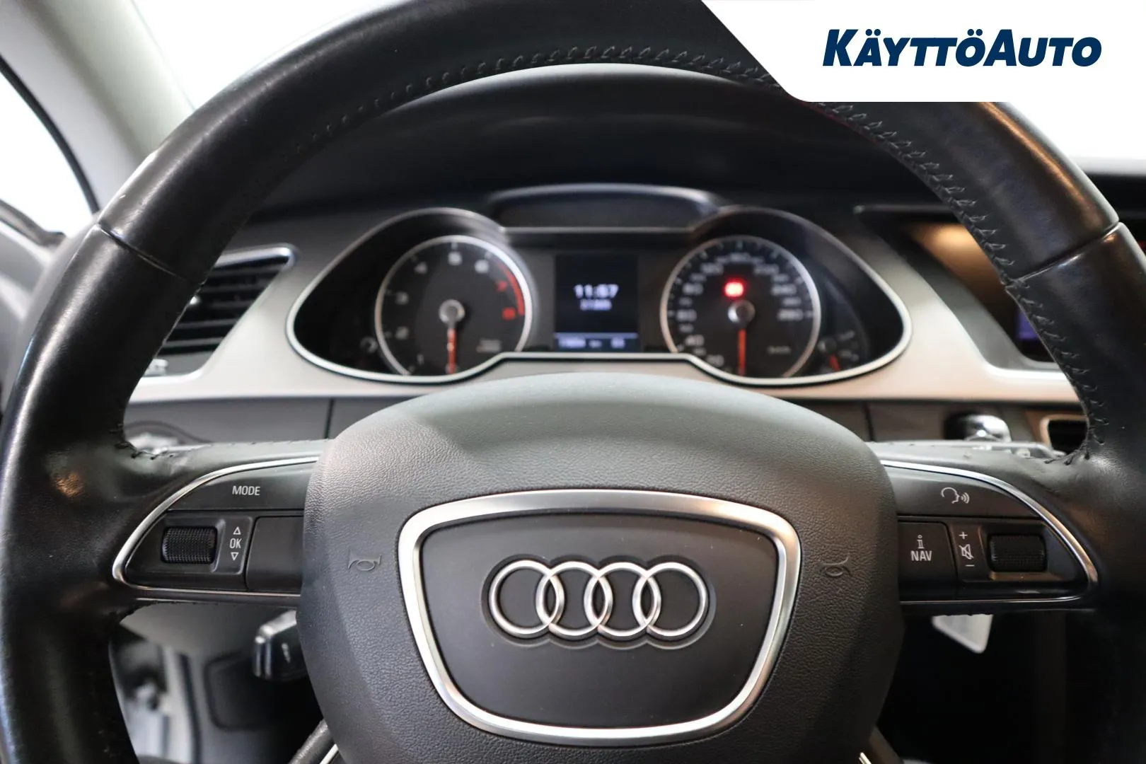 Audi A4 VNZ-269 carousel image