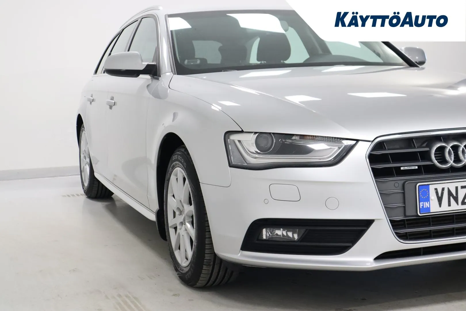 Audi A4 VNZ-269 carousel image