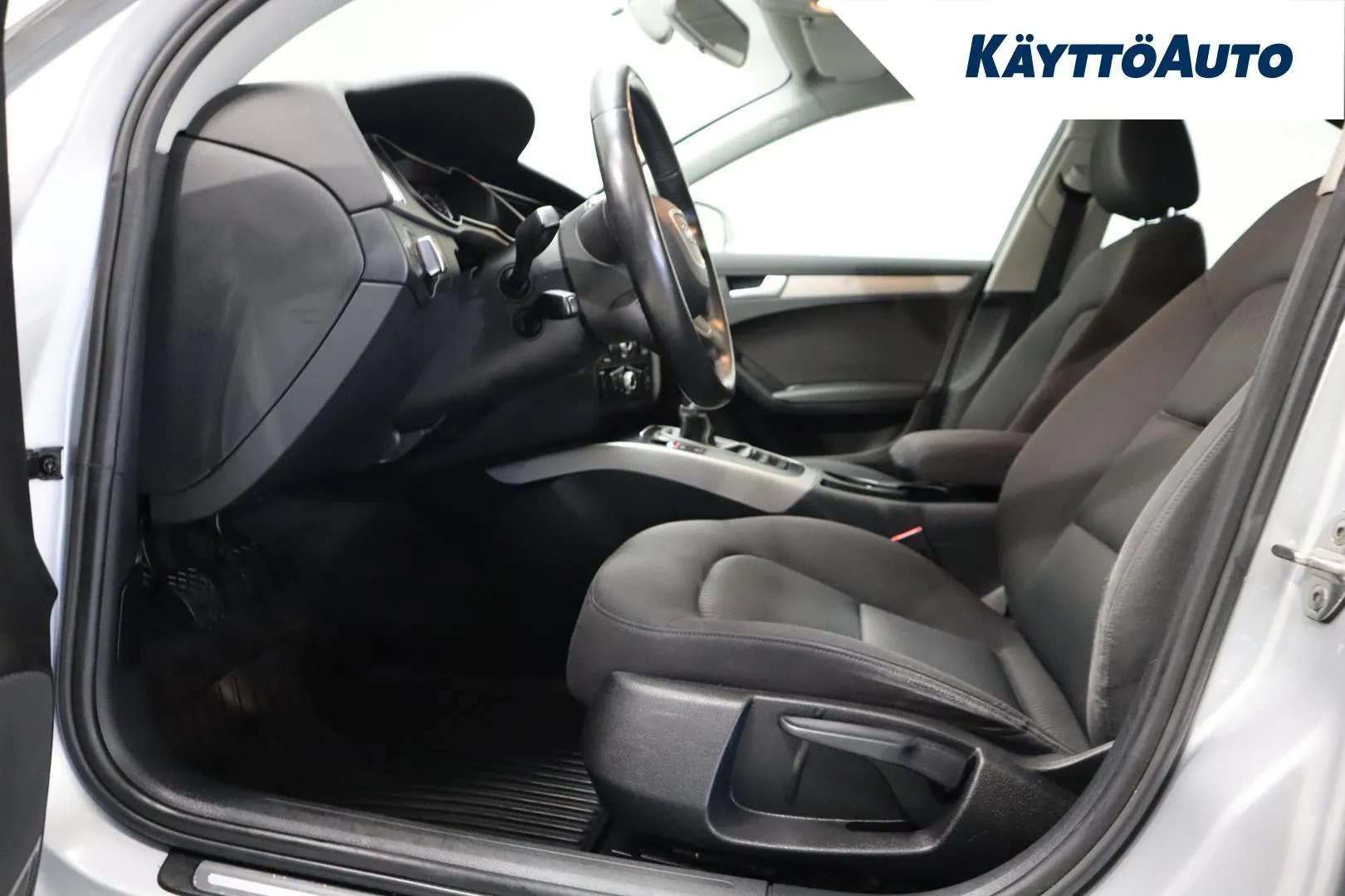 Audi A4 VNZ-269 carousel image