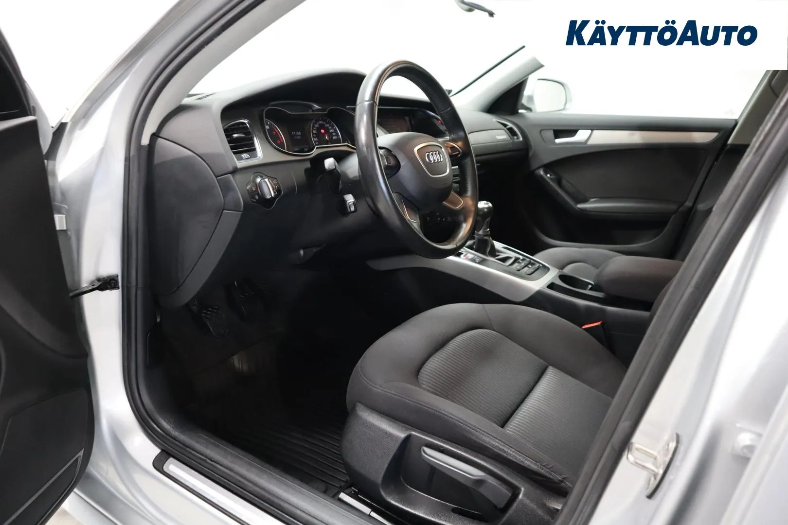 Audi A4 VNZ-269 carousel image